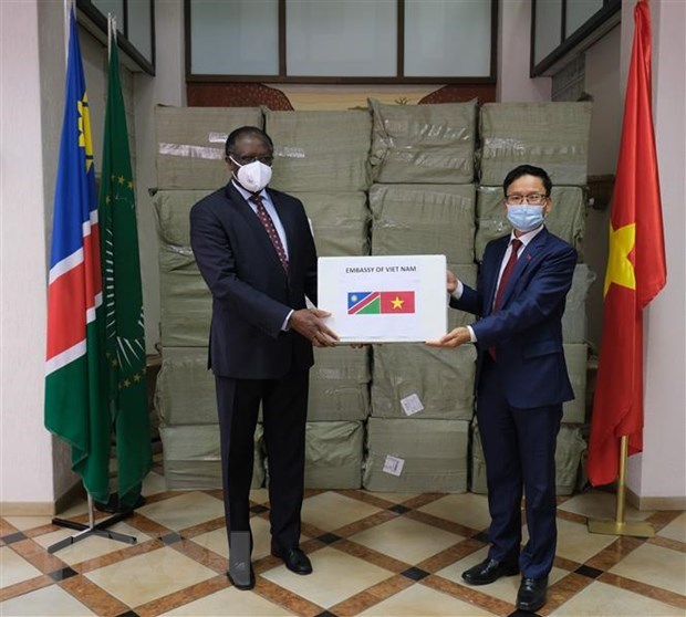 Vietnamese people assist African countries in COVID-19 combat